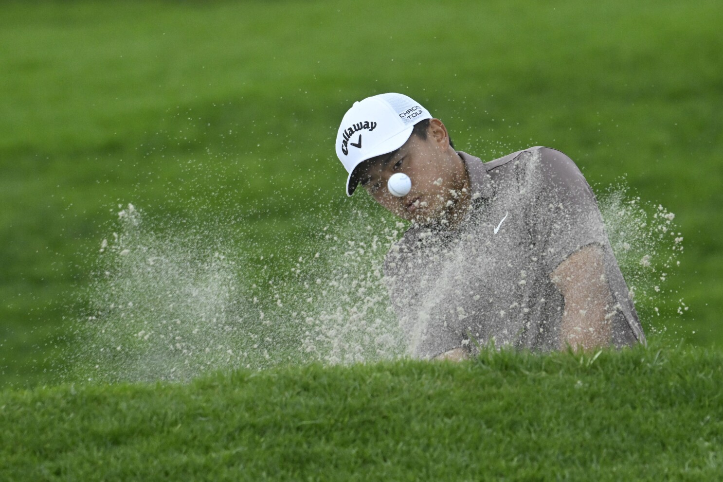 Yu shoots 8-under 64 for a 1-shot lead over Cantlay, Hisatsune at